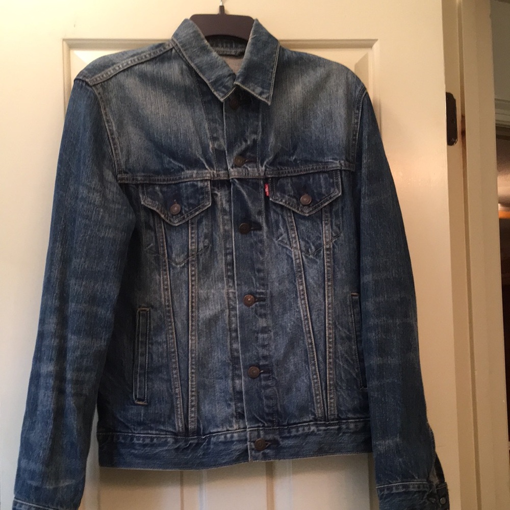 Levi’s Jean Jacket EUC!